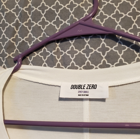 Cute flowy long sleeve - Picture 3 of 4